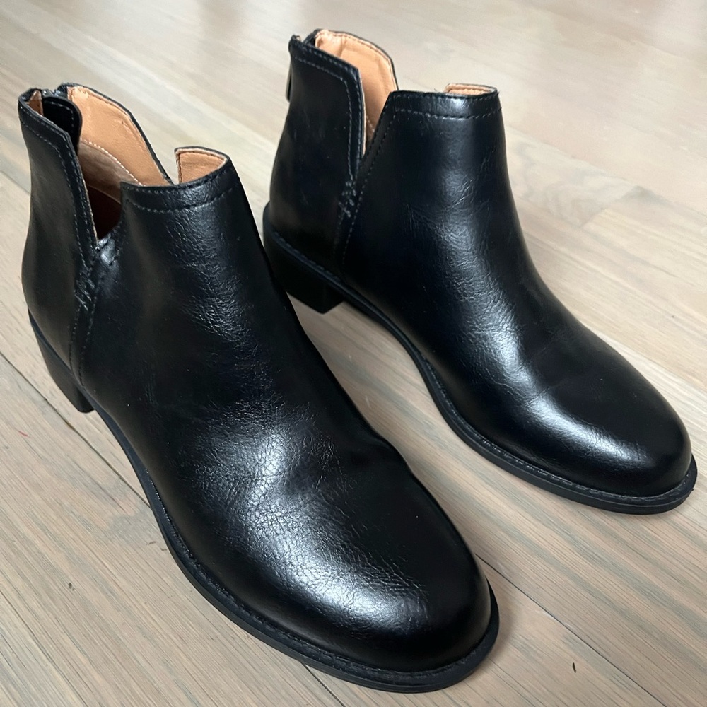 Adrienne Vittadini Black Truma Booties - Size 7.5 - NEW IN BOX